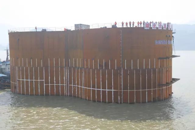 全段、分段圍堰法建設(shè)過(guò)程需不需要防汛打樁機(jī)